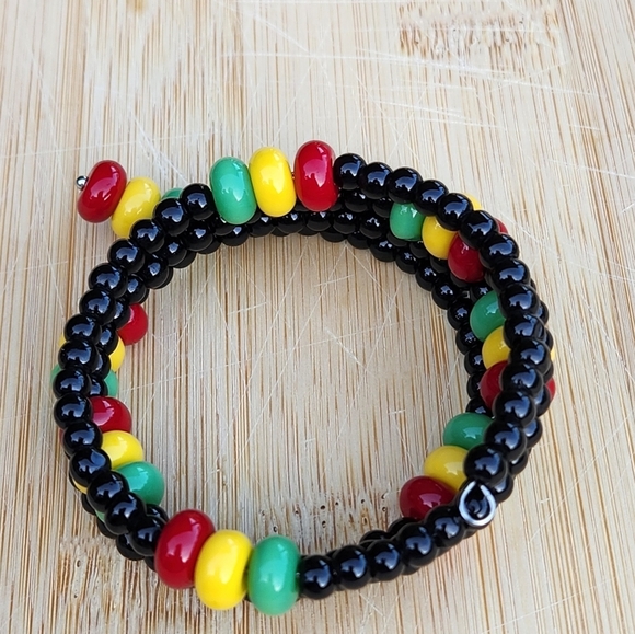 Hand Crafted Memory Wire Beaded Bracelet Black Green Yellow Red Juneteenth Small - Picture 4 of 9